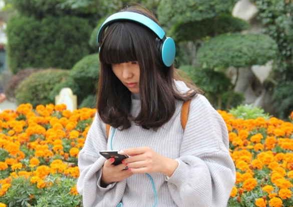 eju培训网：日本发明AI翻译耳机，支持日中英三国语言